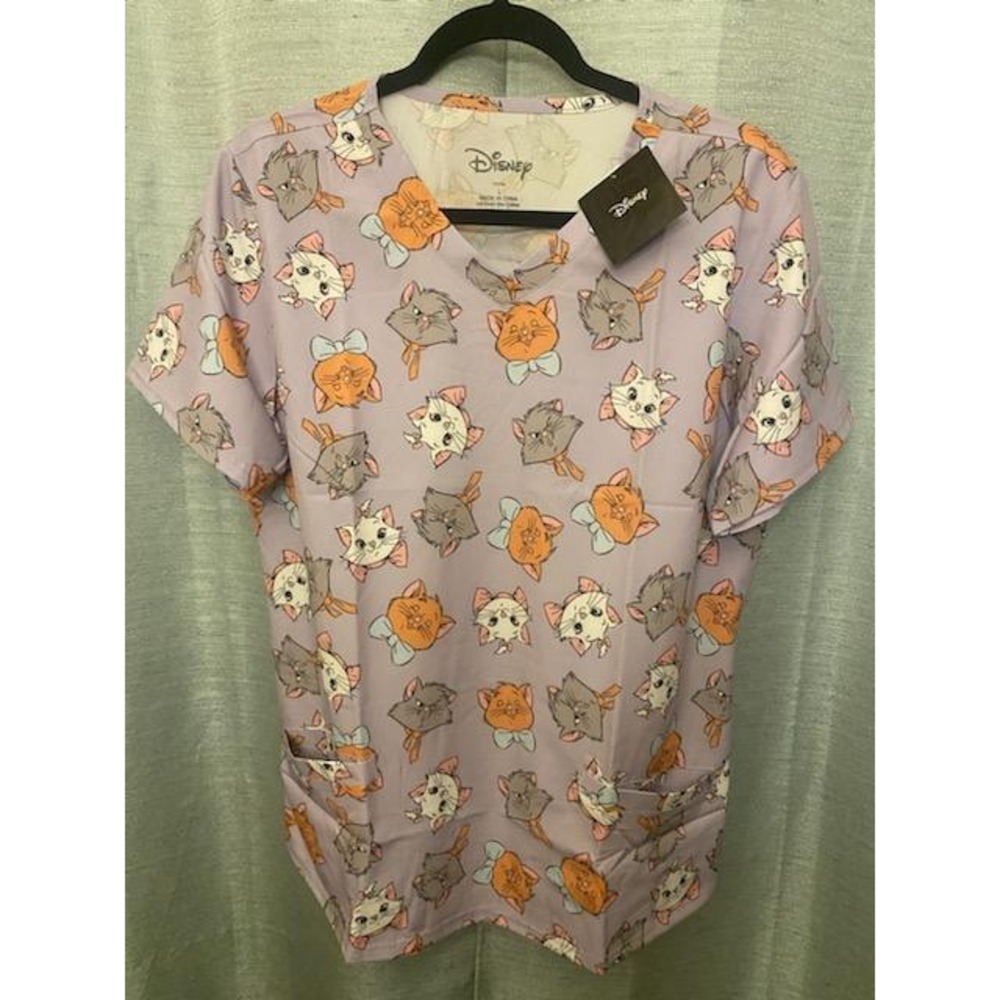 Disney Aristocats Scrub Top Lavender Marie Berlioz Toulouse V-Neck Large NWT